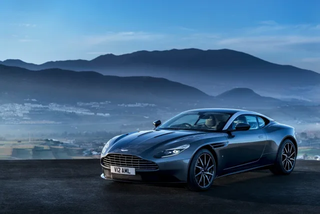 Aston Martin DB11 5.2 AT Launch Edition — 3