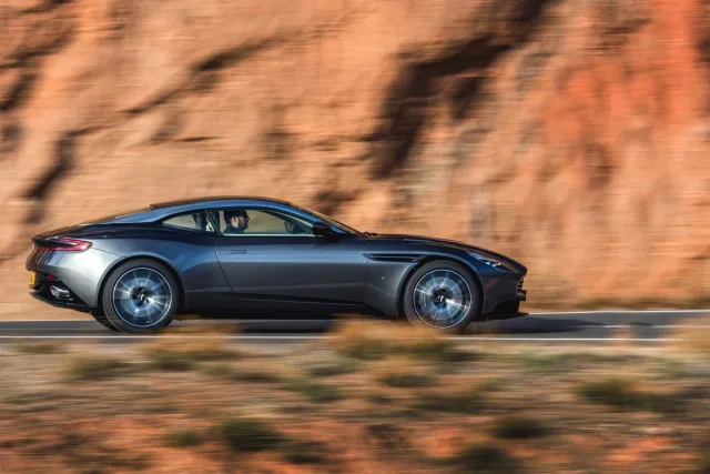 Aston Martin DB11 5.2 AT Launch Edition — 4