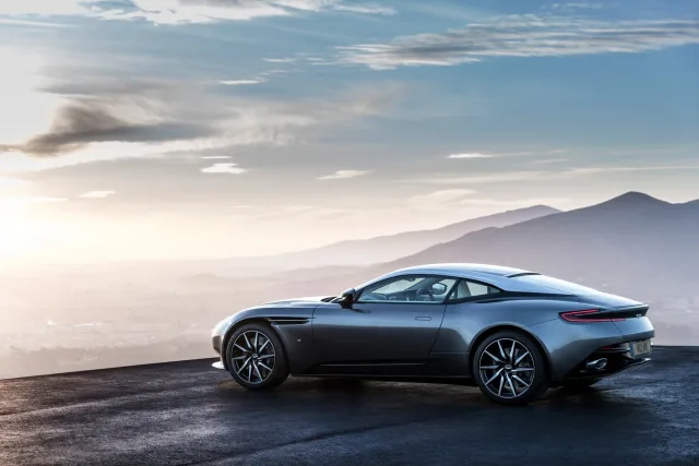 Aston Martin DB11 5.2 AT Launch Edition — 5