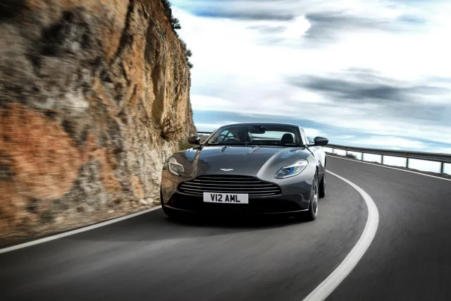 Aston Martin DB11 5.2 AT Launch Edition — 7