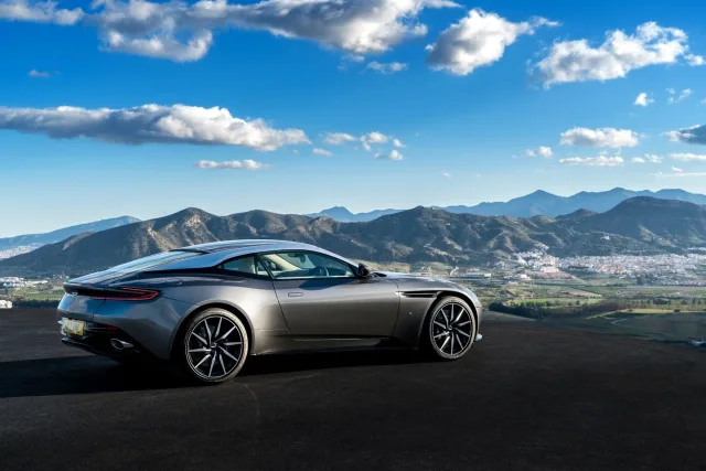 Aston Martin DB11 5.2 AT Launch Edition — 8