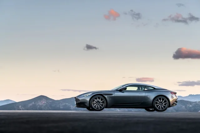 Aston Martin DB11 5.2 AT Launch Edition — 10