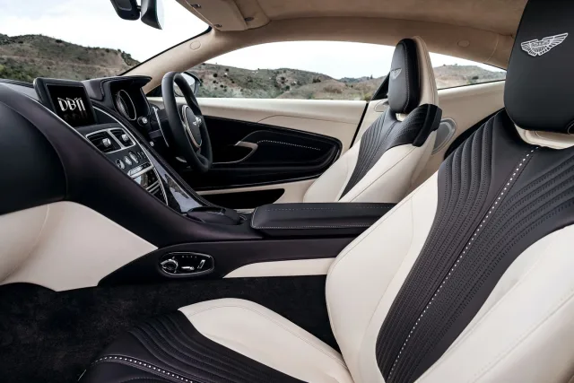 Aston Martin DB11 5.2 AT Launch Edition — 14