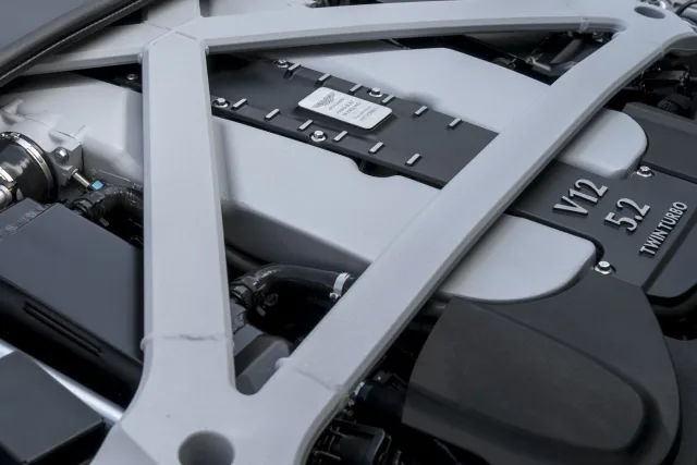 Aston Martin DB11 5.2 AT Launch Edition — 12