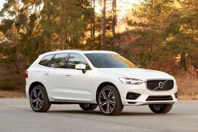 Volvo XC60 кросовер — 16