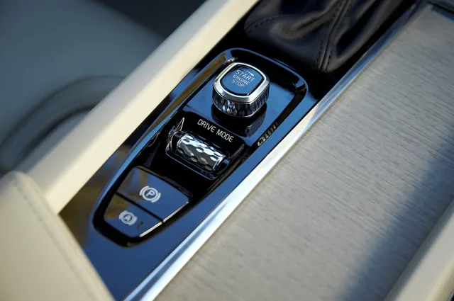 Volvo XC60 кросовер — 25