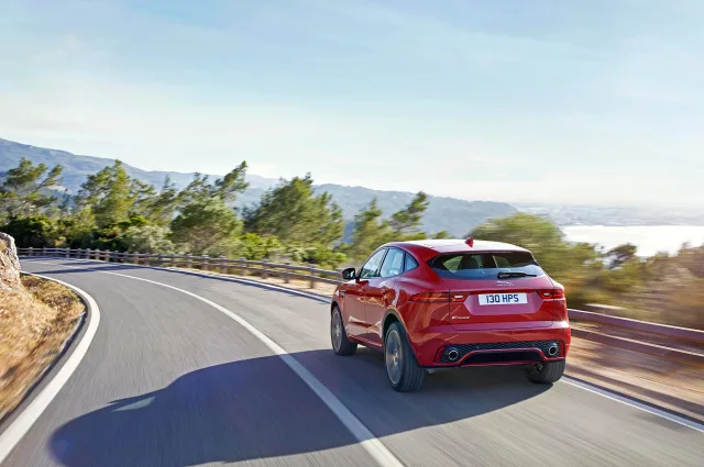 Jaguar E-Pace 2017 (Ягуар И-пейс) кроссовер — 2