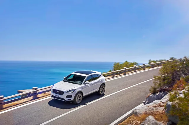 Jaguar E-Pace 2017 (Ягуар И-пейс) кроссовер — 13