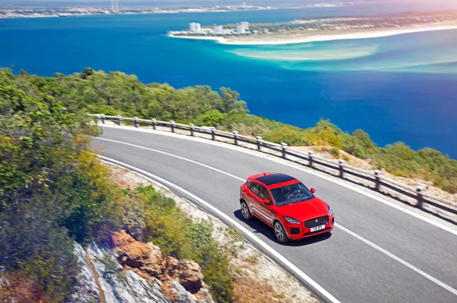 Jaguar E-Pace 2017 (Ягуар И-пейс) кроссовер — 14