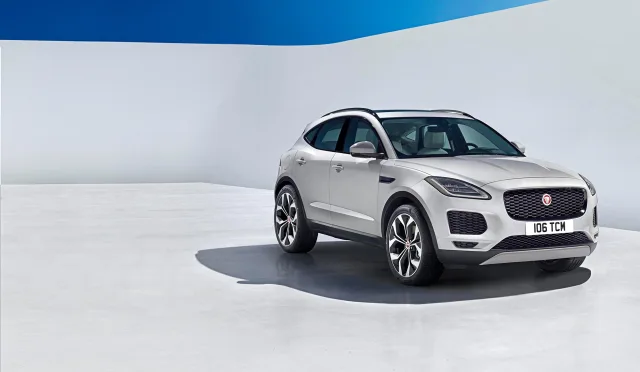 Jaguar E-Pace 2017 (Ягуар И-пейс) кроссовер — 19