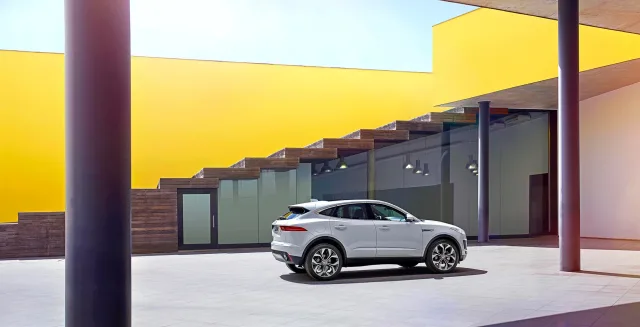 Jaguar E-Pace 2017 (Ягуар И-пейс) кроссовер — 20