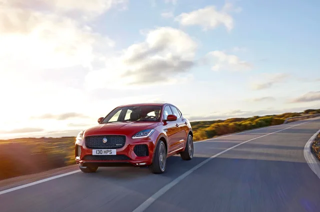 Jaguar E-Pace 2017 (Ягуар И-пейс) кроссовер — 24