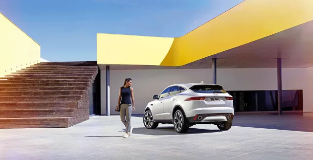 Jaguar E-Pace 2017 (Ягуар И-пейс) кроссовер — 25