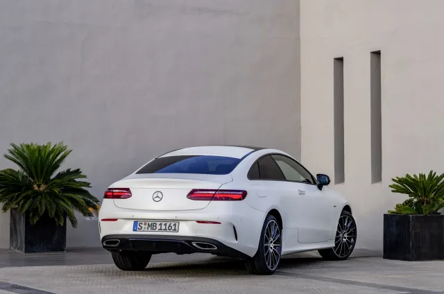 Mercedes-Benz E-Class Coupe 2017 купе — 11