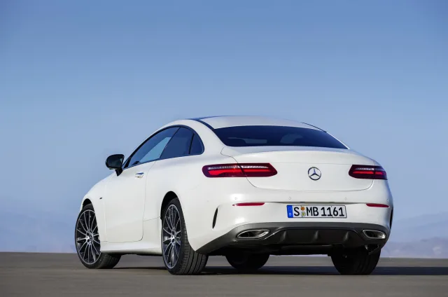 Mercedes-Benz E-Class Coupe 2017 купе — 12