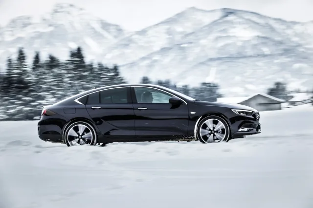 Opel Insignia Grand Sport (Опель Инсигния Гранд Спорт) хэтчбек — 3
