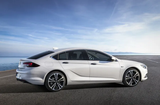 Opel Insignia Grand Sport (Опель Инсигния Гранд Спорт) хэтчбек — 6
