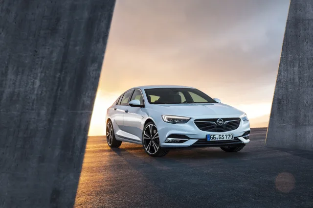 Opel Insignia Grand Sport (Опель Инсигния Гранд Спорт) хэтчбек — 12