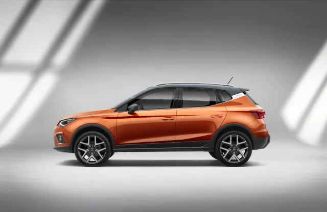 SEAT Arona кросовер — 2