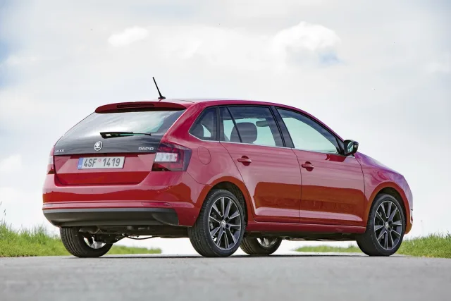 Skoda Spaceback 2017 хетчбек — 4