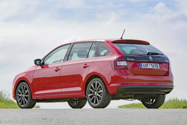 Skoda Spaceback 2017 хетчбек — 6