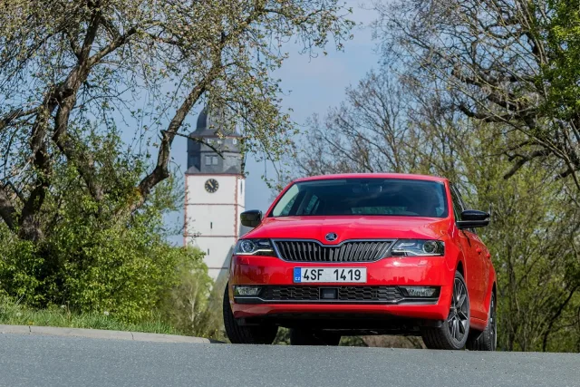 Skoda Spaceback 2017 хетчбек — 8