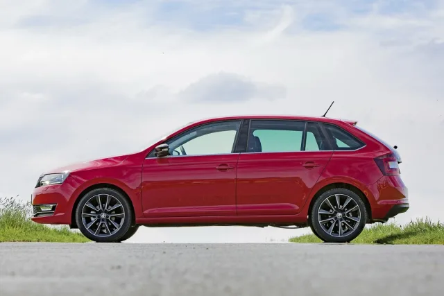 Skoda Spaceback 2017 хетчбек — 10