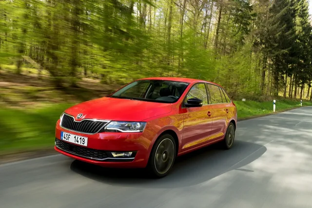 Skoda Spaceback 2017 хетчбек — 13