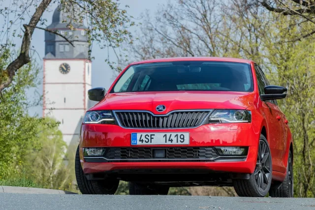 Skoda Spaceback 2017 хетчбек — 14