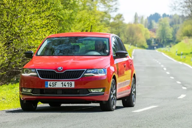 Skoda Spaceback 2017 хетчбек — 15