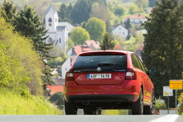 Skoda Spaceback 2017 хетчбек — 16