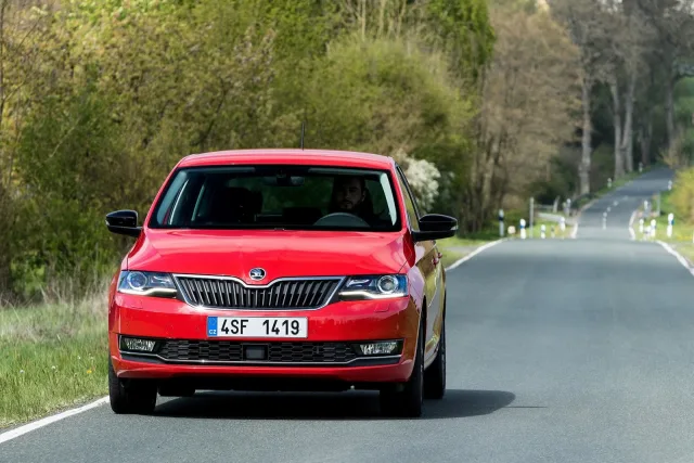 Skoda Spaceback 2017 хетчбек — 17