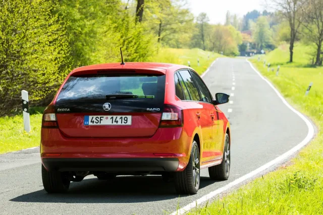 Skoda Spaceback 2017 хетчбек — 19
