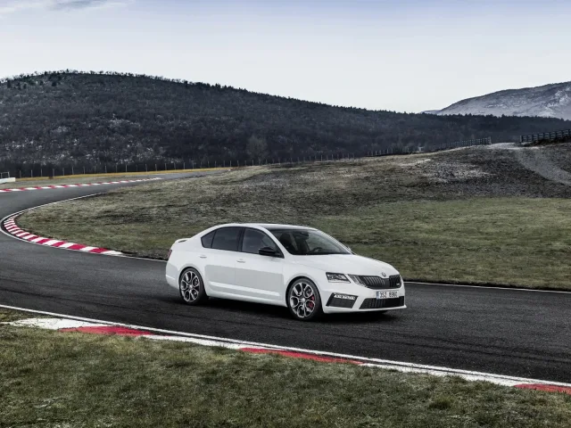Skoda Octavia RS A7 2017 hatchback — 3