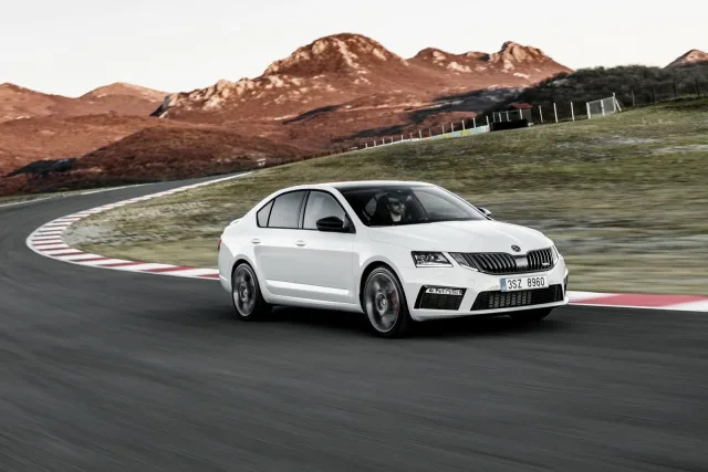 Skoda Octavia RS A7 2017 hatchback — 4