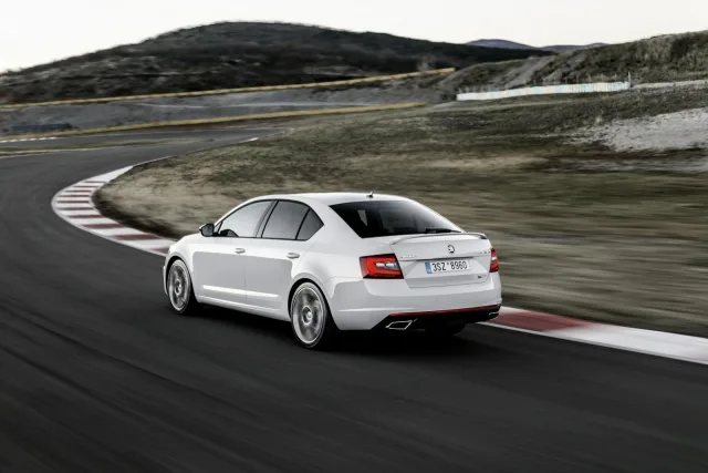Skoda Octavia RS A7 2017 hatchback — 5