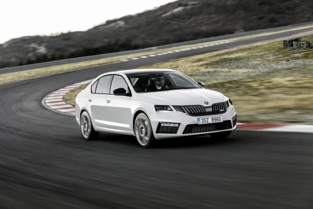 Skoda Octavia RS A7 2017 hatchback — 7