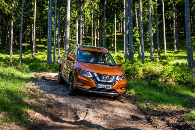 Nissan X-Trail кросовер — 2