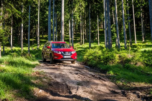 Nissan X-Trail кросовер — 4