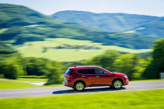 Nissan X-Trail кросовер — 12