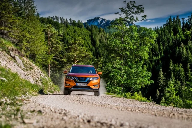 Nissan X-Trail кросовер — 15