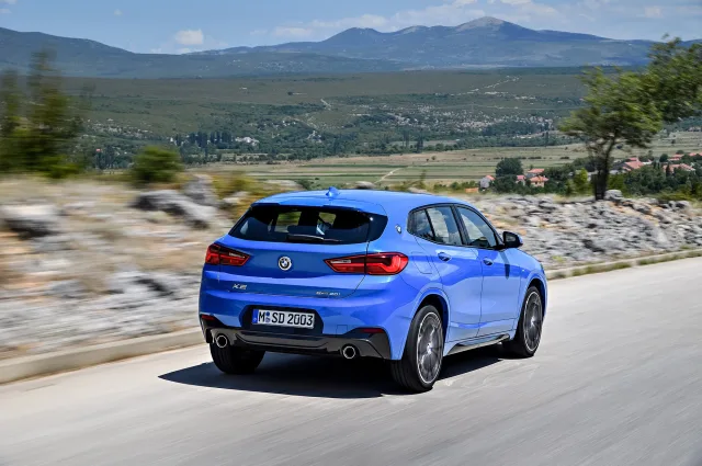 BMW X2 sDrive18i MT — 9