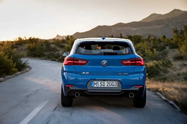 BMW X2 sDrive18i MT — 12