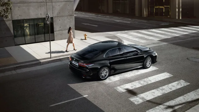 Toyota Camry 2017 седан — 4