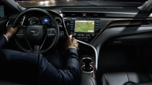 Toyota Camry 2017 седан — 18