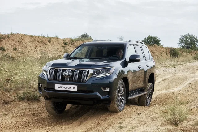 Toyota Land Cruiser Prado SUV — 3