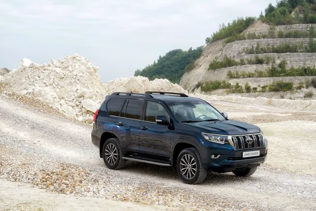 Toyota Land Cruiser Prado SUV — 4
