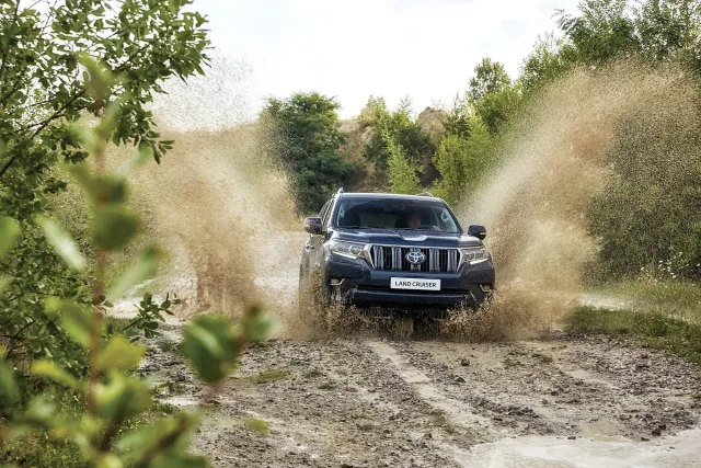 Toyota Land Cruiser Prado SUV — 5