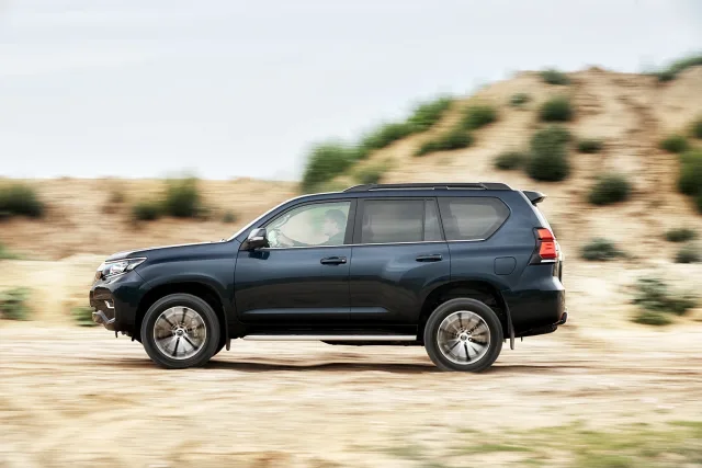 Toyota Land Cruiser Prado SUV — 9