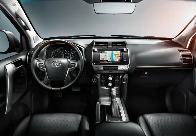 Toyota Land Cruiser Prado SUV — 11